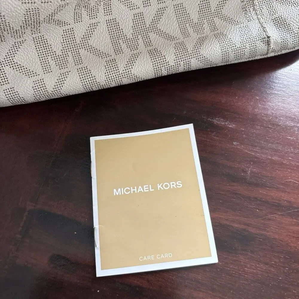 Michael Kors Jet Set Travel Tote Bag Vanilla Signature Monogram Medium